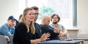Bild: Studierende beim Chefaerzt:innen Podium 2023_1
