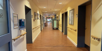 Flur der Pädiatrie in der Asklepios Klinik Nord