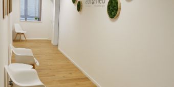 Wartebereich Physiotherapie Praxis Stühle Büttelborn
