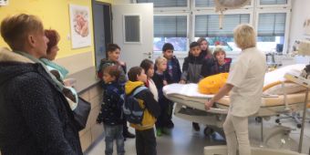 Bild: Kinderhortbesuch in der Klinik