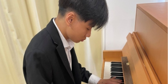 Einer der Künstler der Kreismusikschule, die am 18. April in der Klinik konzertieren