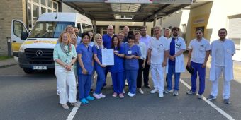 Deutsche Schlaganfall-Gesellschaft (DSG) und die Stiftung Deutsche Schlaganfall-Hilfe haben die Schlaganfallstation („Stroke Unit“) der Klinik für Neurologie in der Asklepios Klinik Schildautal erneut als überregionale „Stroke Unit“ zertifiziert.  Das Bild zeigt Mitglieder des Teams