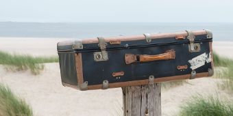 Koffer am Strand