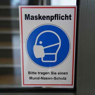 Schild Maskenpflicht
