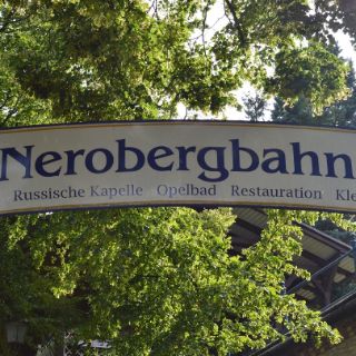 Schild an der Nerobergbahn
