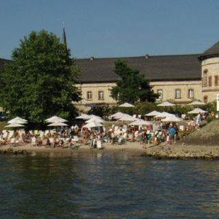 Blick auf Rheinufer