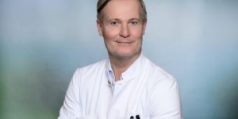 Dr. Jörg Elsner, Chefarzt der Kliniken und Sektionen für Plastisch-Ästhetische, Rekonstruktive und Handchirurgie im Asklepios Klinikum Harburg sowie in den Asklepios Kliniken St. Georg und Barmbek 