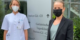 Oberärztin Christine Fock und Geschäftsführende Direktorin Catharina Schlaeger 