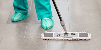 Sie stehen nur selten im Fokus. Dabei kommt den Asklepios-Reinigungskräften im Krankenhausalltag eine besondere Bedeutung zu
