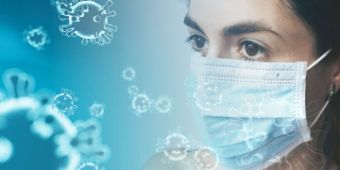 Frau mit medizinischer Maske und Coronavirus