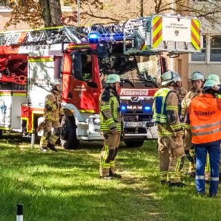 Die Freiwillige Feuerwehr bei der Übung an der Asklepios Klinik Lindenlohe