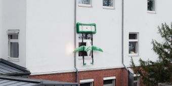 Asklepios Klinik Bad Oldesloe mit jedsy Drohne in der Landeeinrichtung (Mailbox)