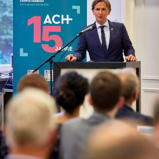 Bild: ACH 15 Jahre Rede Thiel